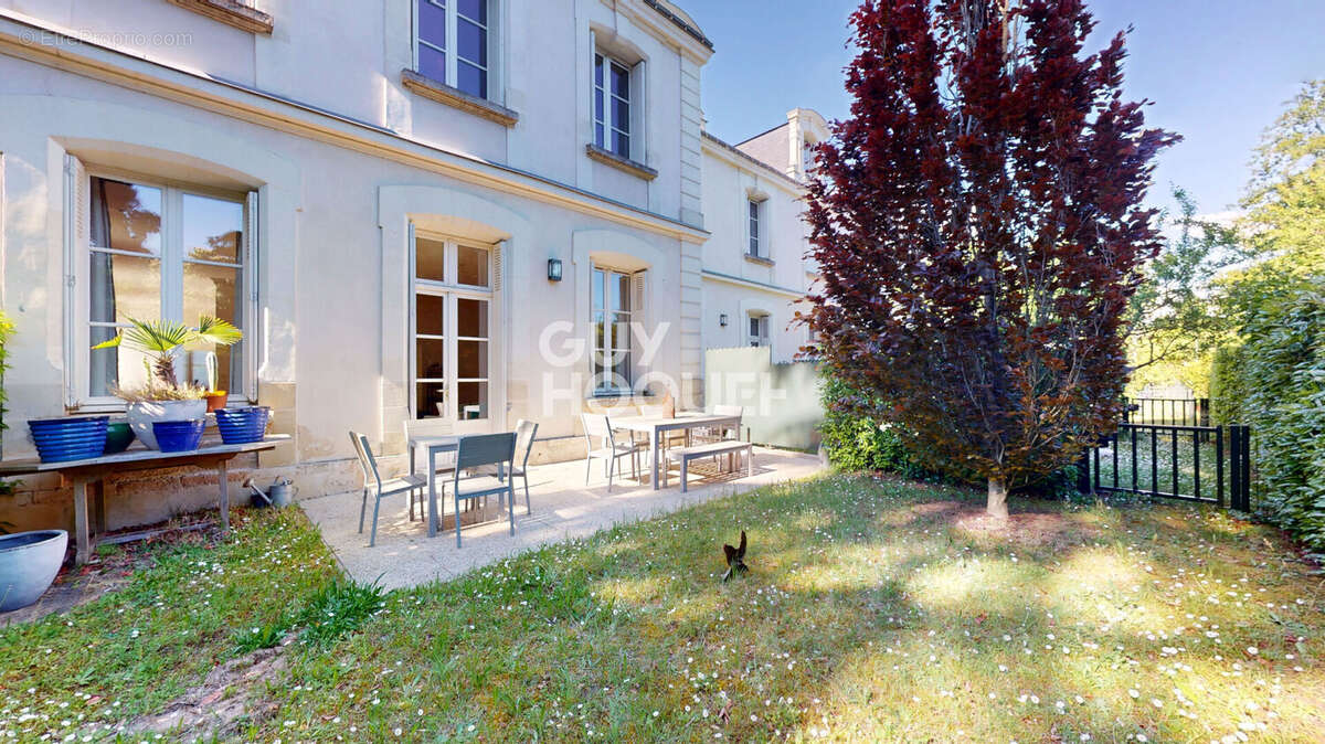 Maison à SAINT-CYR-SUR-LOIRE