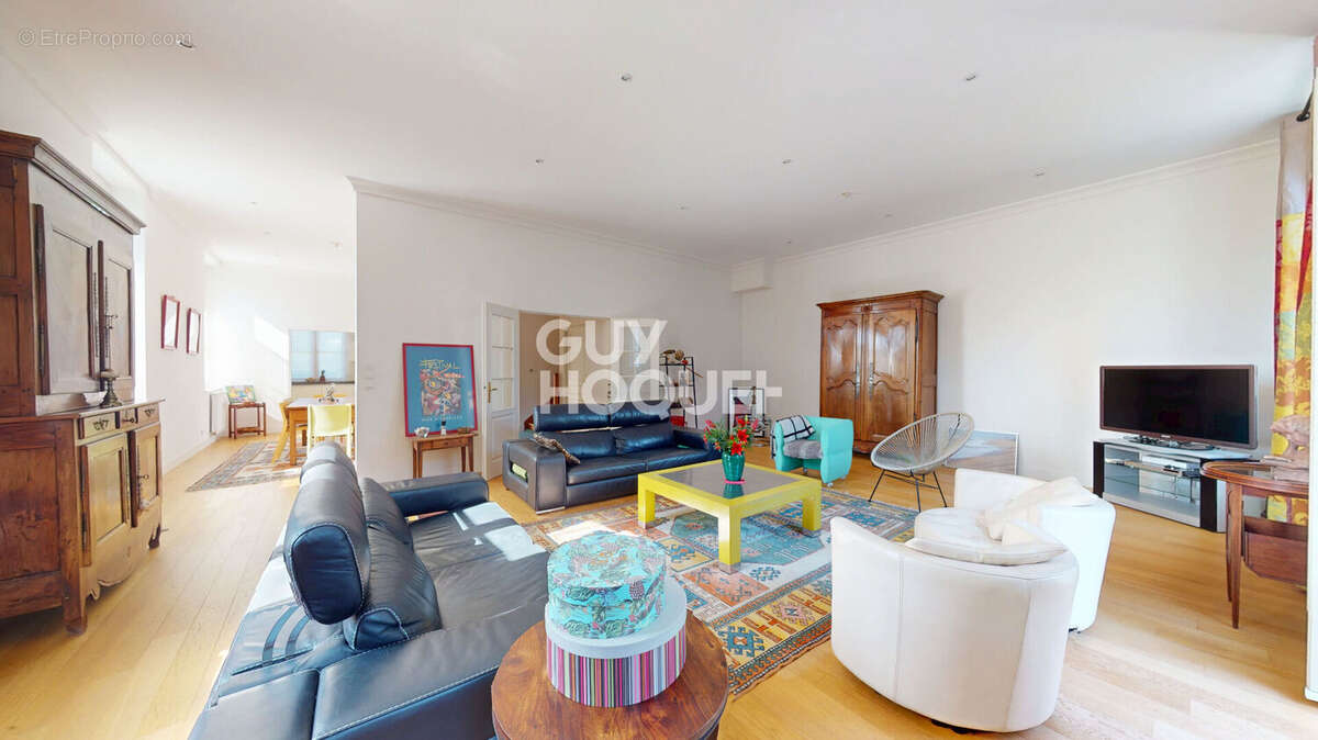 Maison à SAINT-CYR-SUR-LOIRE