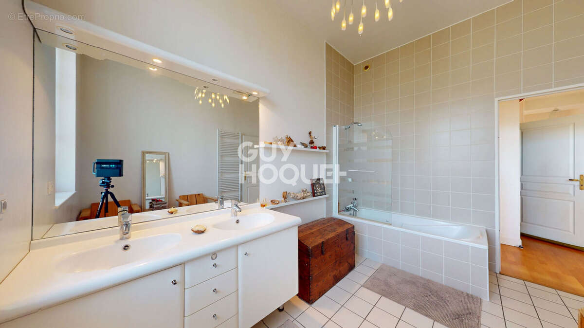 Maison à SAINT-CYR-SUR-LOIRE