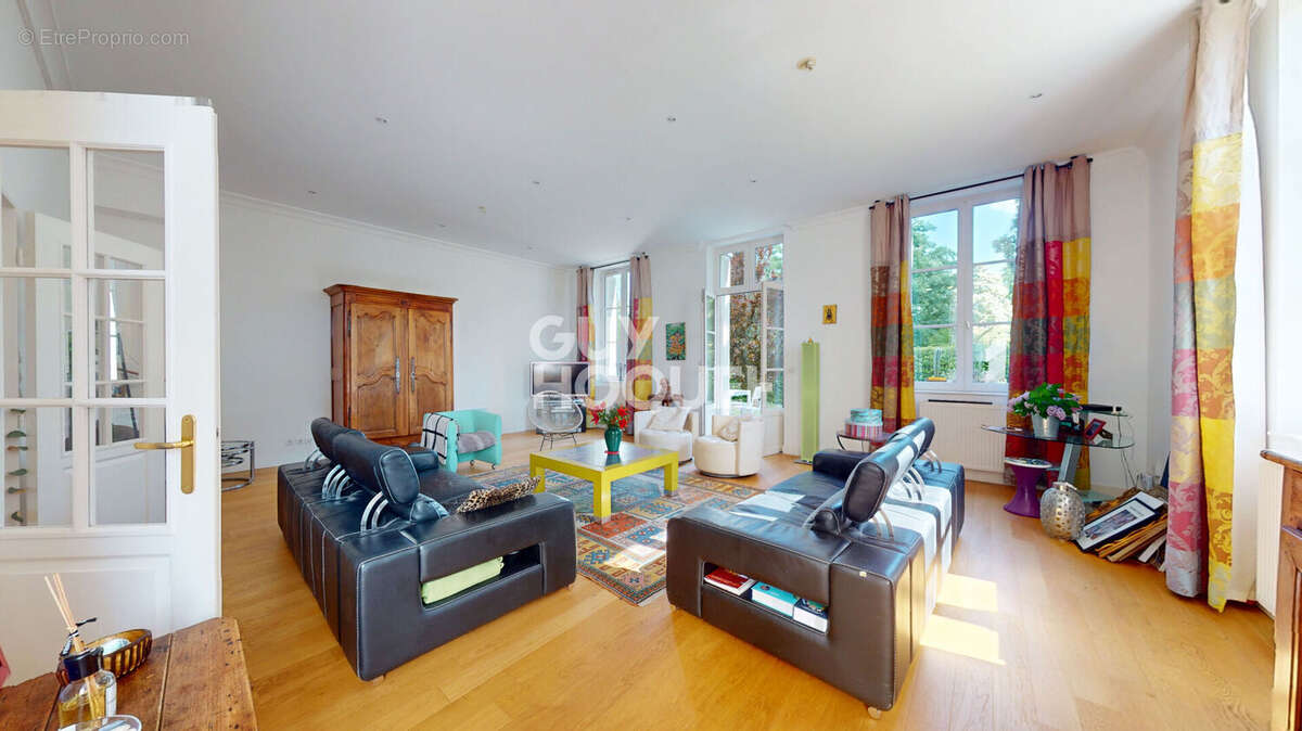 Maison à SAINT-CYR-SUR-LOIRE