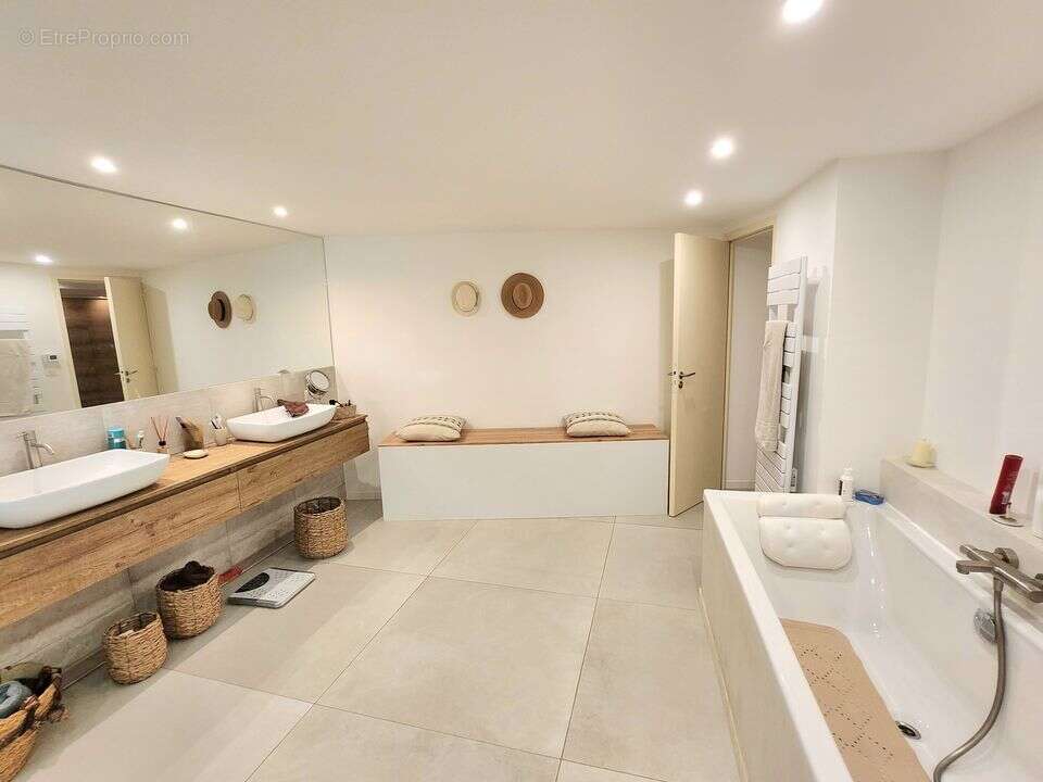 LOFT 118 M² / COEUR CHATEAU GOMBERT  - Appartement à MARSEILLE-13E