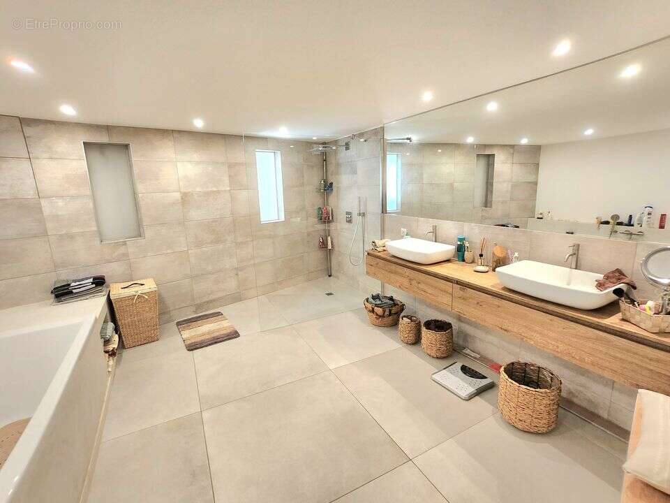LOFT 118 M² / COEUR CHATEAU GOMBERT  - Appartement à MARSEILLE-13E