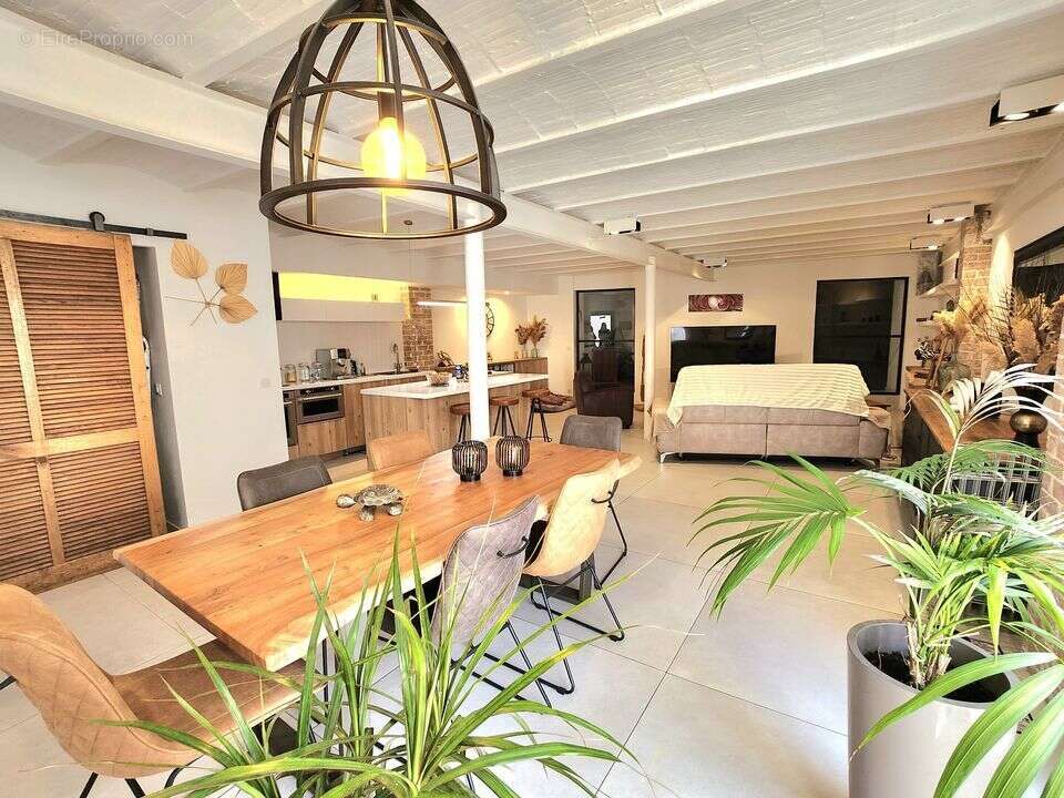 LOFT 118 M² / COEUR CHATEAU GOMBERT  - Appartement à MARSEILLE-13E