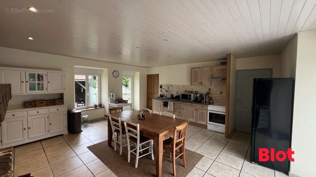 Maison à MEZIERES-SUR-COUESNON