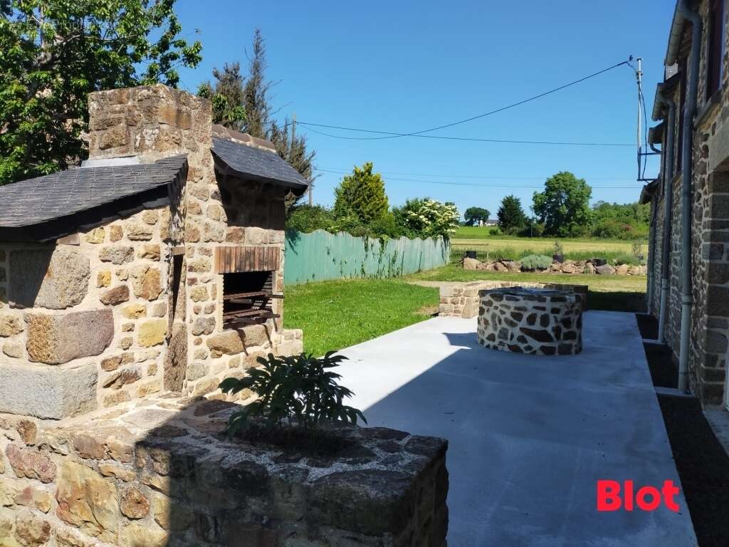 Maison à MEZIERES-SUR-COUESNON