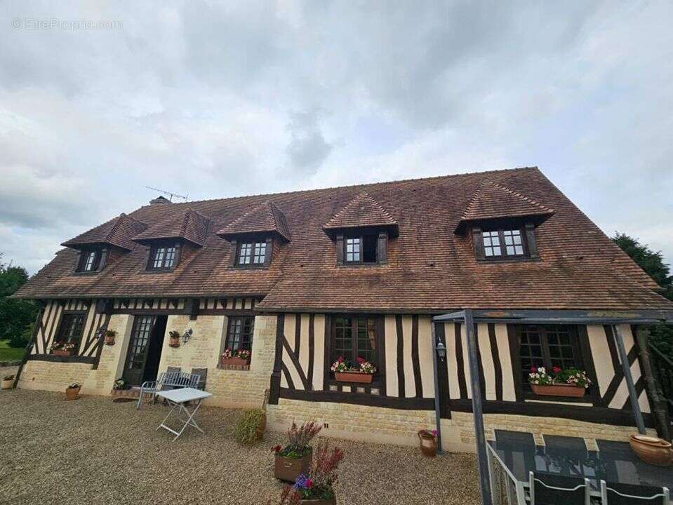 Maison à SAINT-GEORGES-EN-AUGE