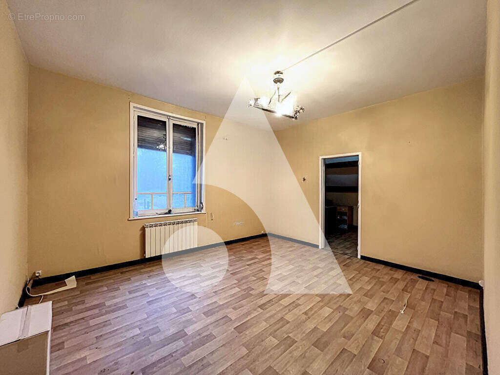 Commerce à CONDE-SUR-L&#039;ESCAUT