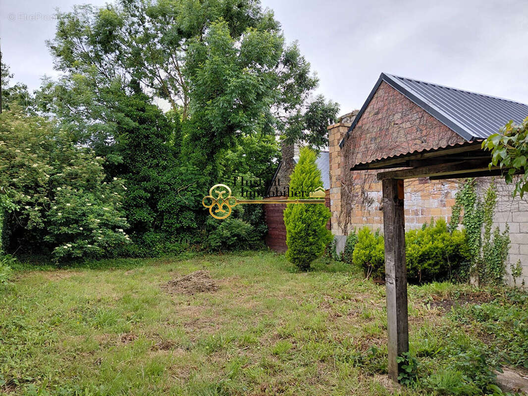 Maison à PLOUEGAT-GUERAND