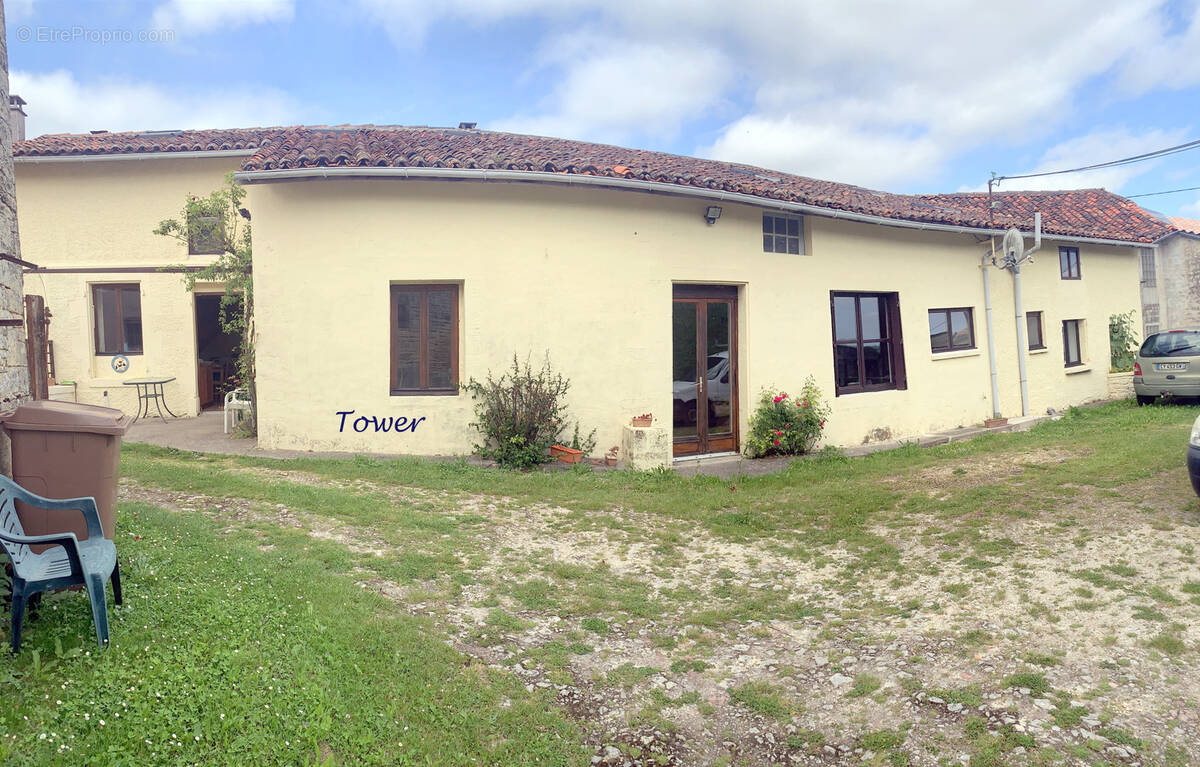 Maison à FONTAINE-CHALENDRAY