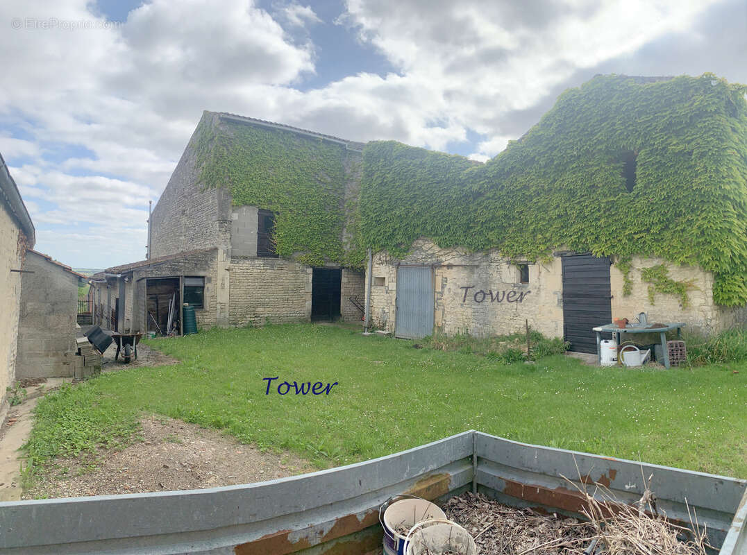 Maison à FONTAINE-CHALENDRAY