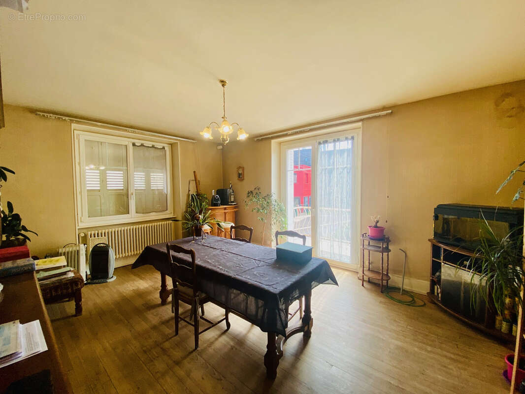 Maison à CHAMPAGNEY