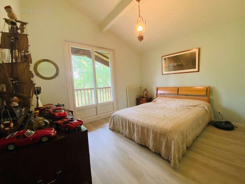 Maison à SAINT-PIERRE-DU-MONT