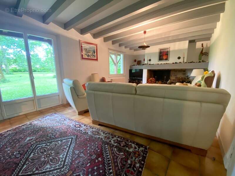 Maison à SAINT-PIERRE-DU-MONT