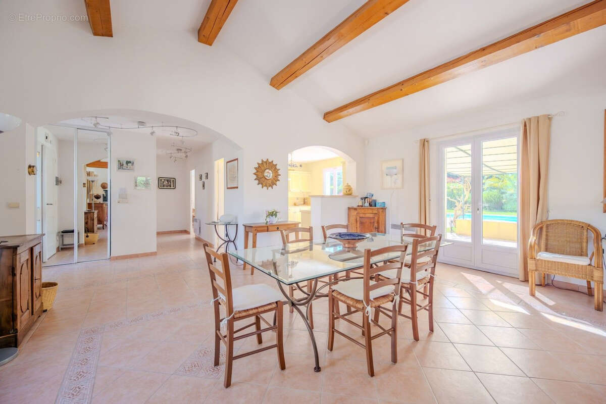 Maison à PLAN-DE-LA-TOUR