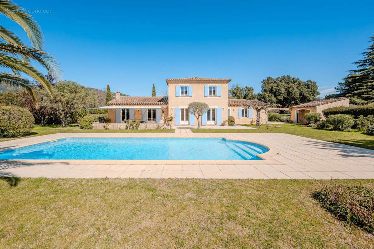 Maison à PLAN-DE-LA-TOUR