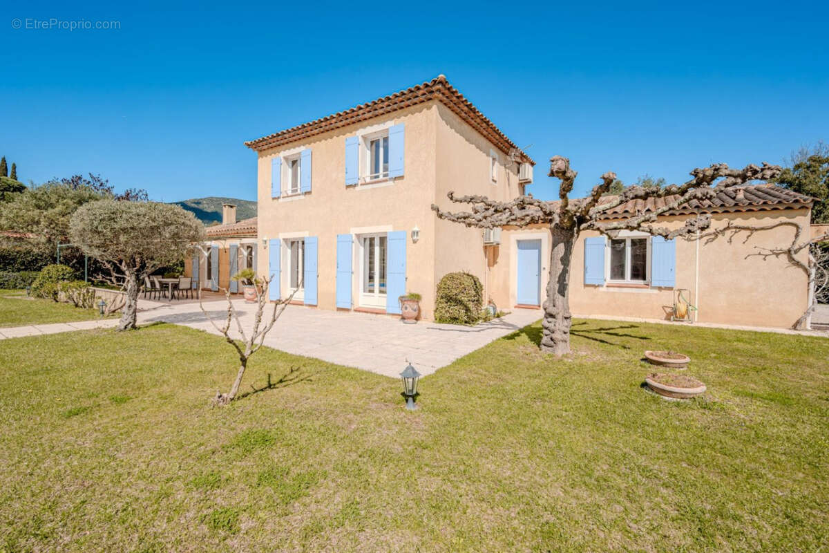 Maison à PLAN-DE-LA-TOUR