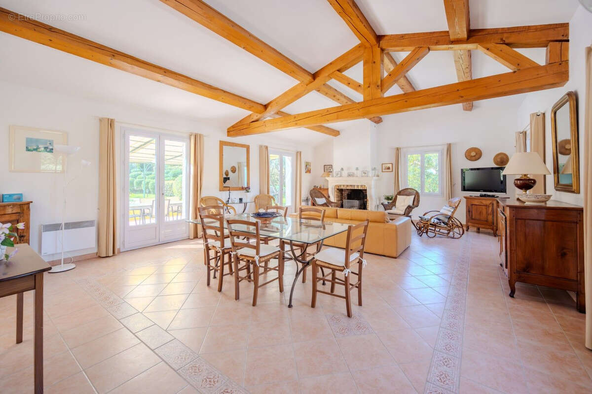 Maison à PLAN-DE-LA-TOUR