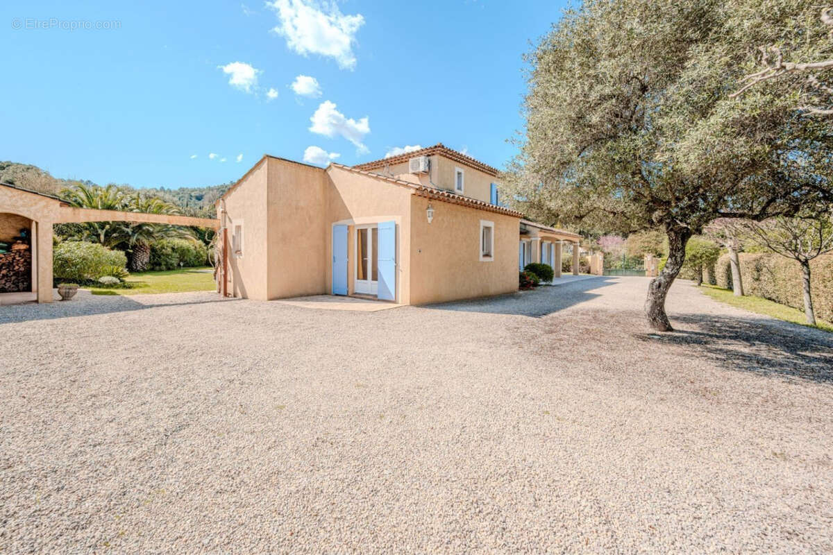 Maison à PLAN-DE-LA-TOUR