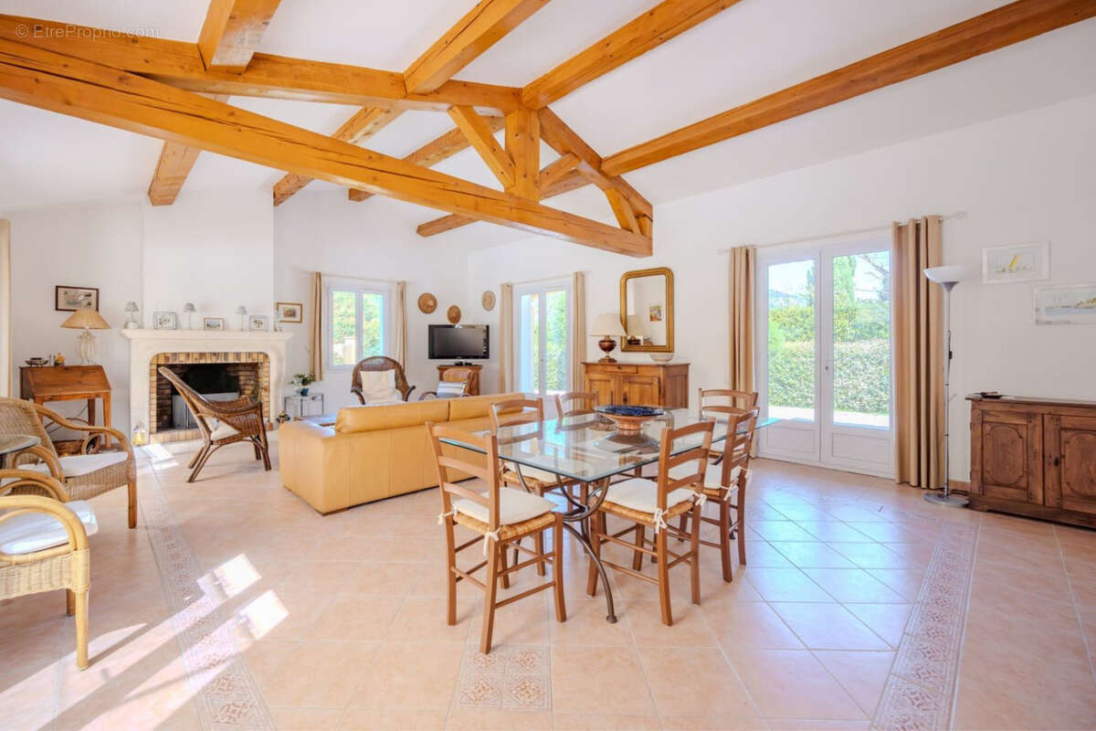 Maison à PLAN-DE-LA-TOUR