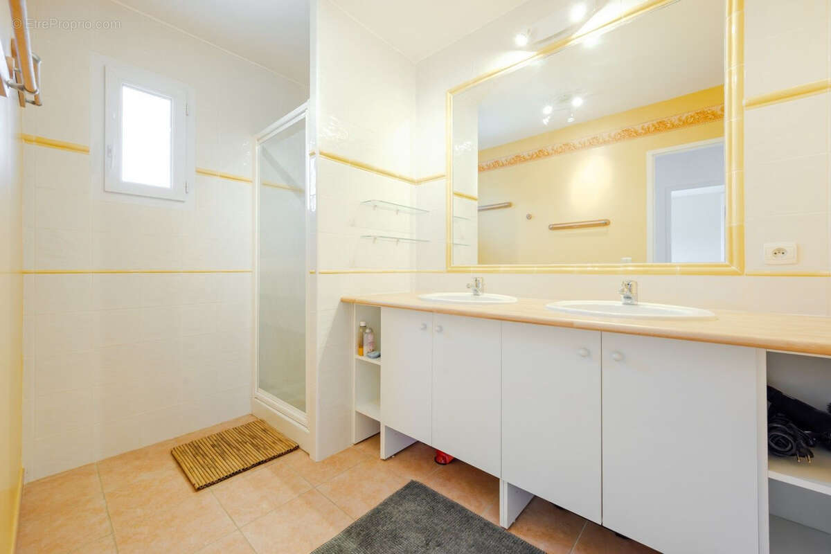 Maison à PLAN-DE-LA-TOUR