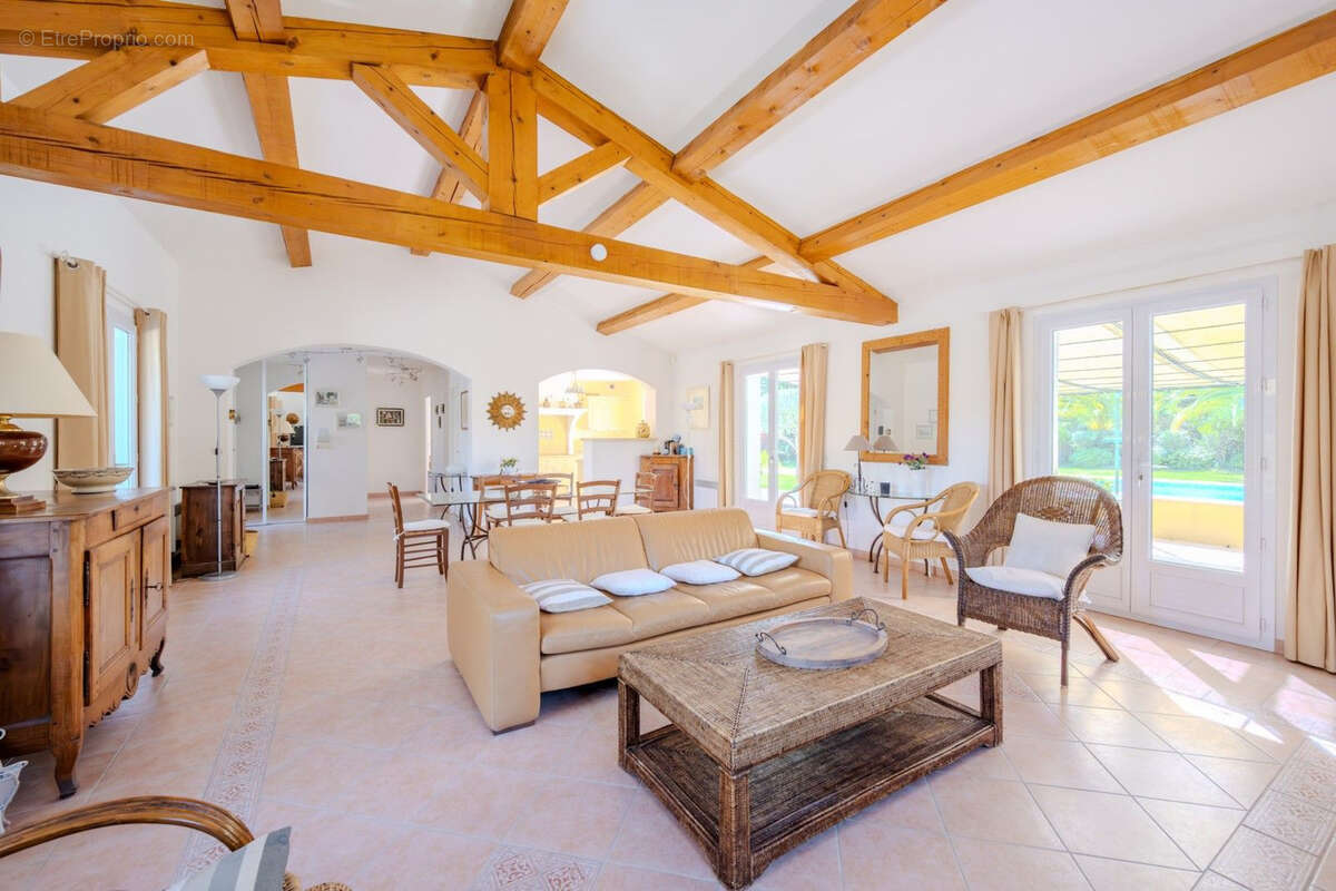 Maison à PLAN-DE-LA-TOUR