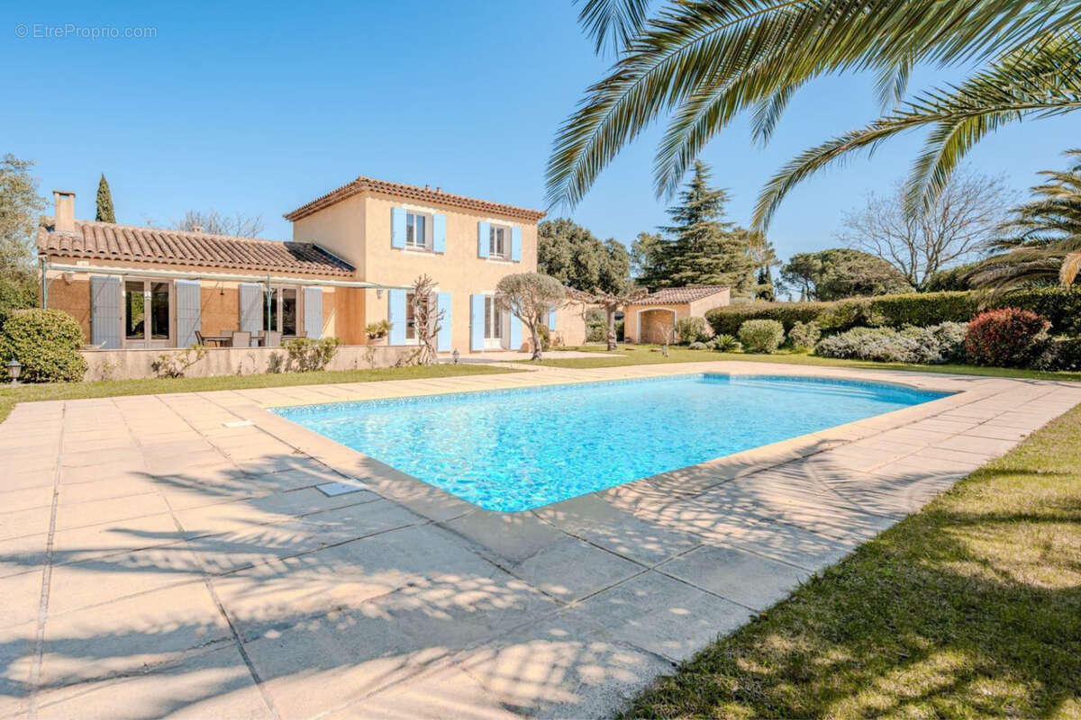 Maison à PLAN-DE-LA-TOUR