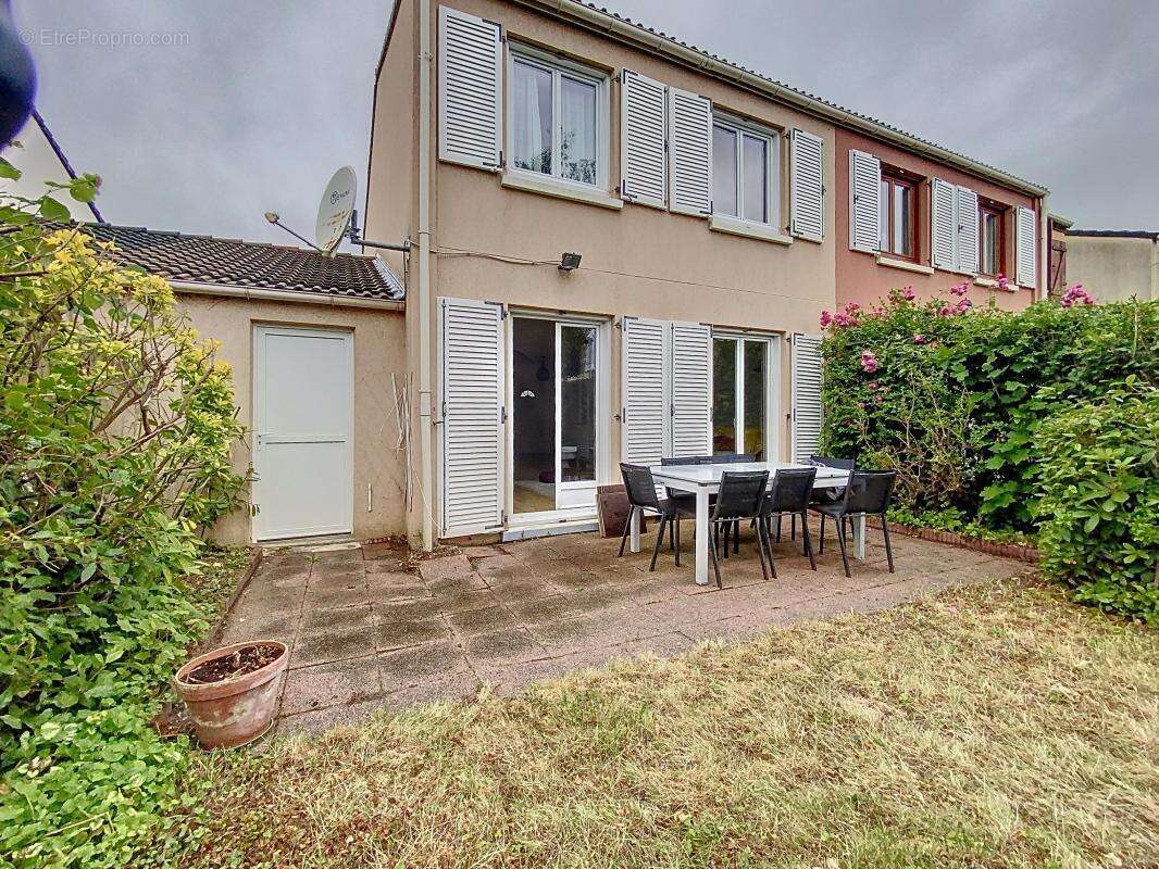 Maison à MAGNY-LES-HAMEAUX