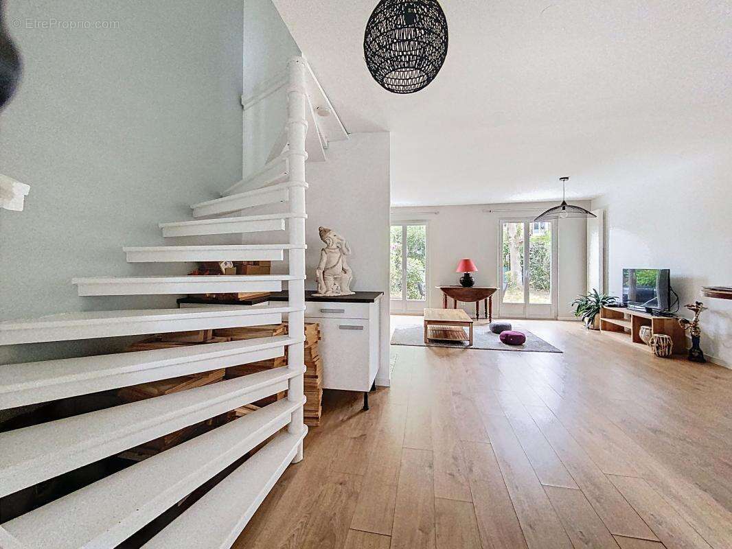 Maison à MAGNY-LES-HAMEAUX