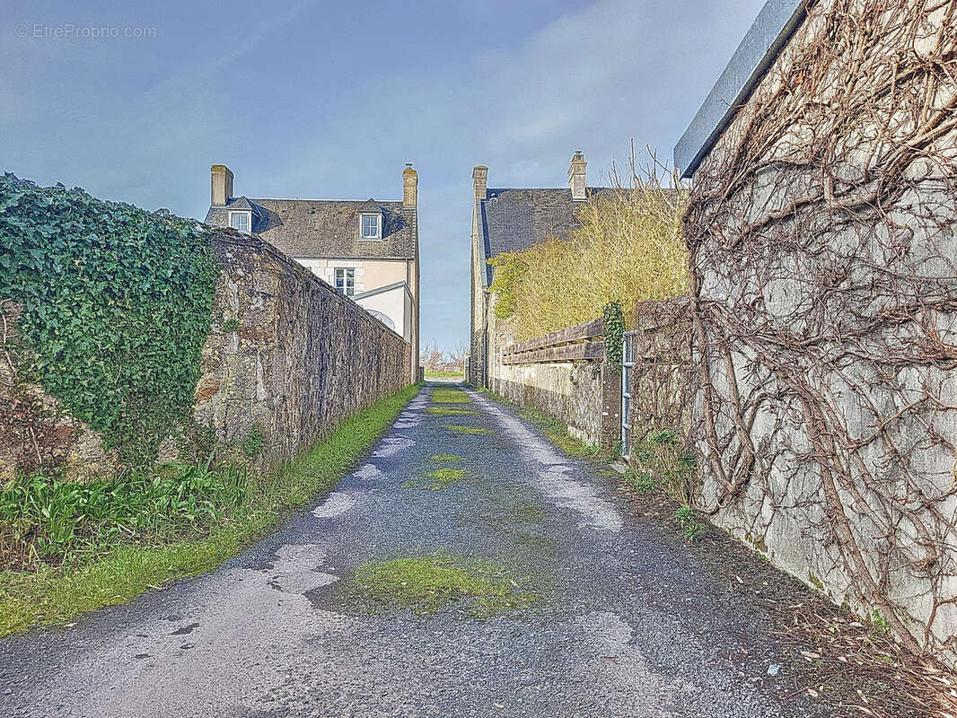 Maison à REGNEVILLE-SUR-MER