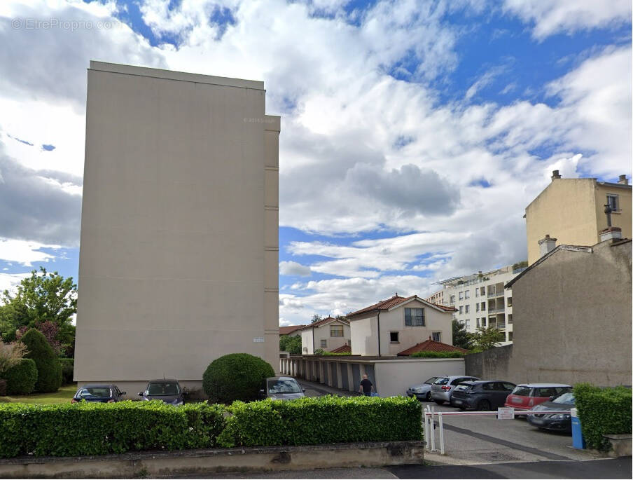 Parking à CALUIRE-ET-CUIRE