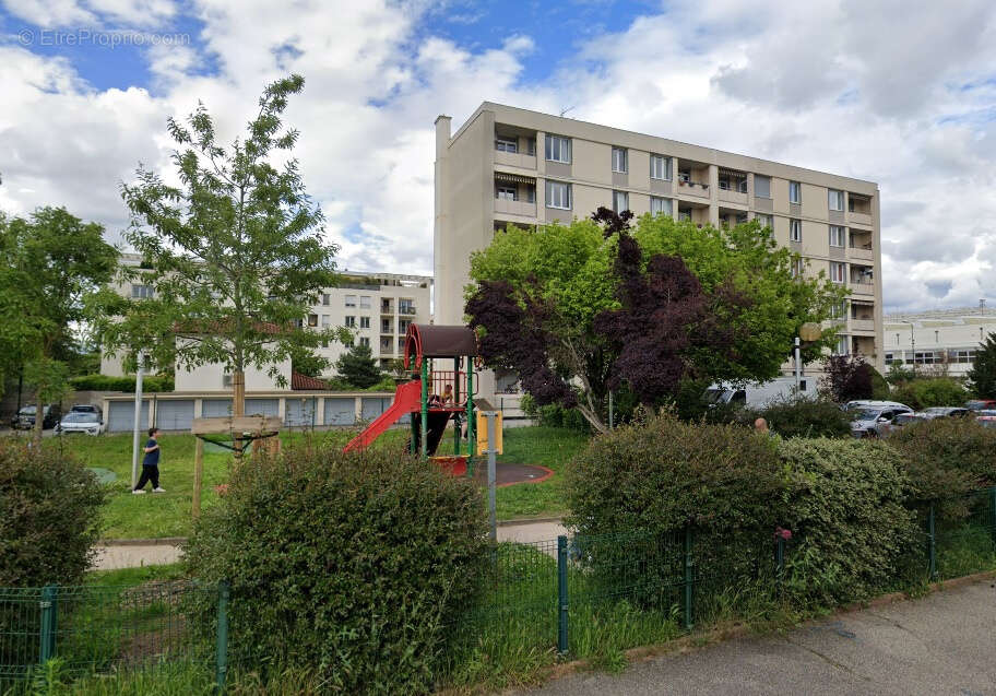 Parking à CALUIRE-ET-CUIRE