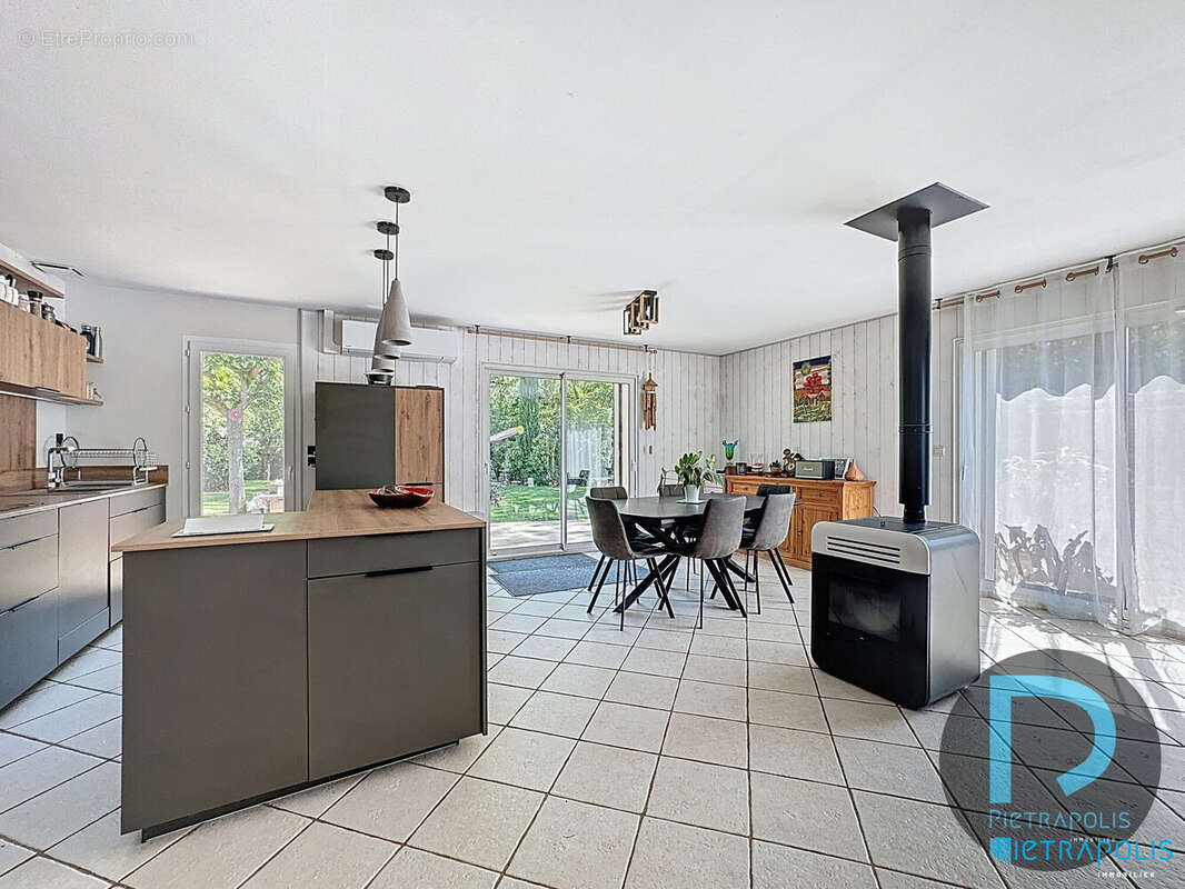 Maison à LA CHAPELLE-DE-GUINCHAY