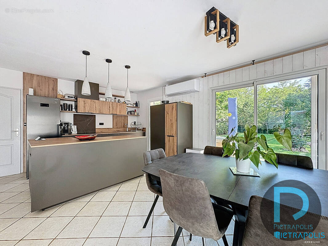 Maison à LA CHAPELLE-DE-GUINCHAY