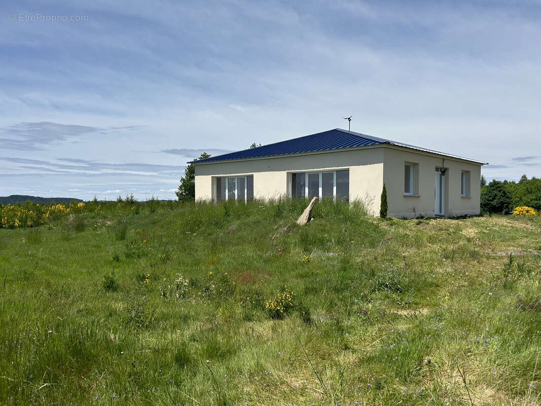 Maison à PEYRELEVADE