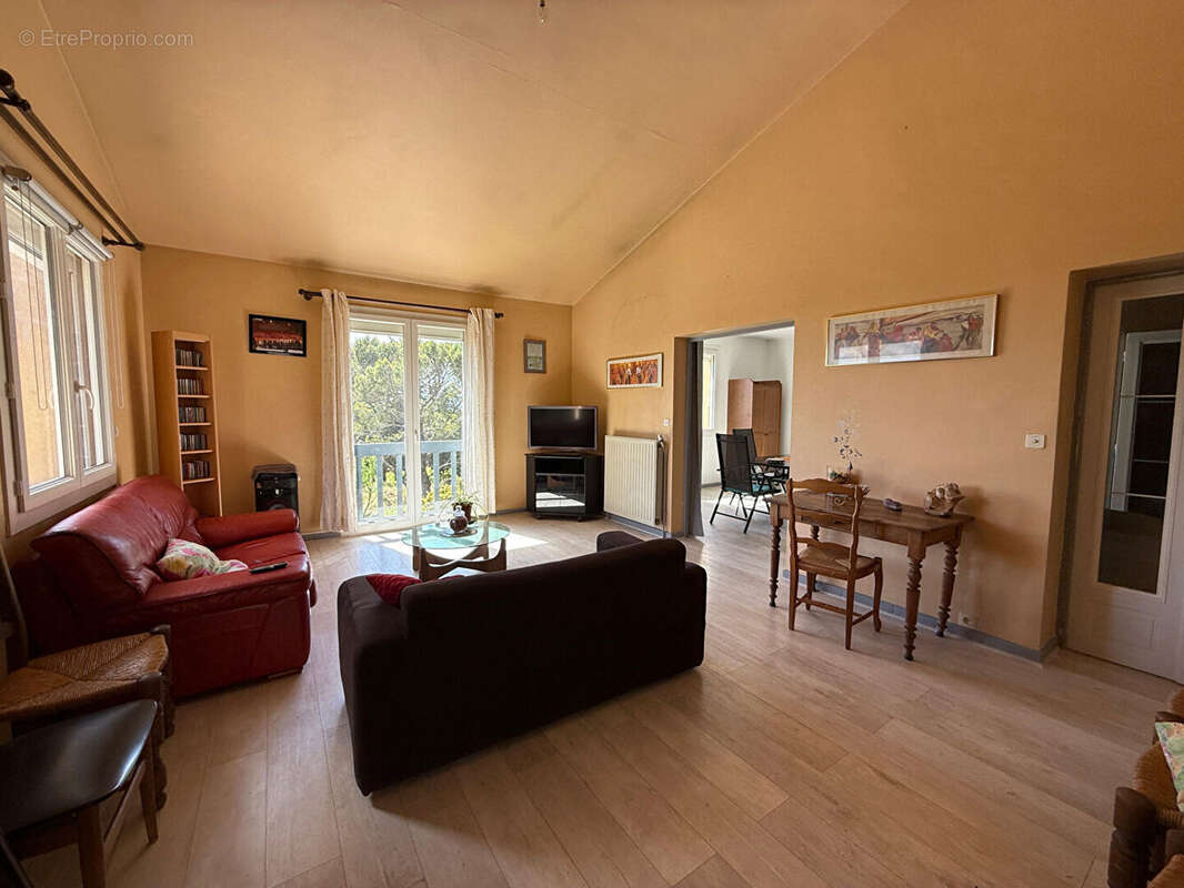 Maison à CHATEAUNEUF-DE-GADAGNE