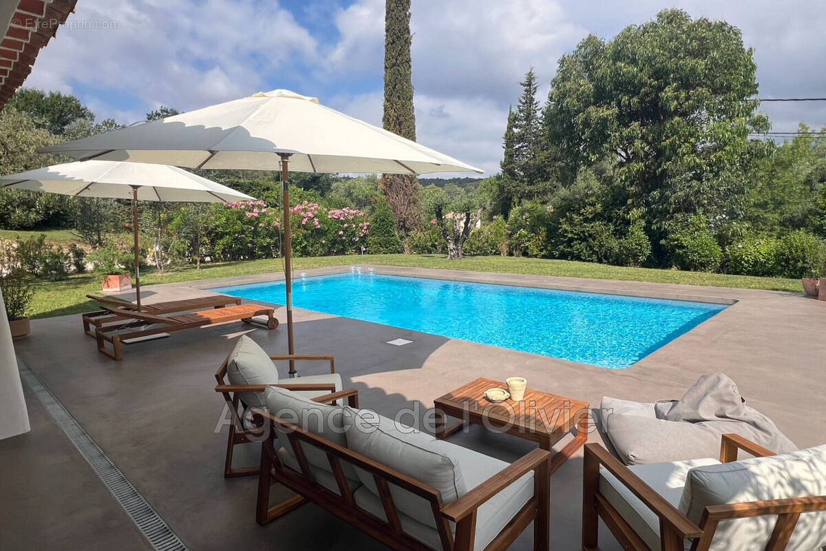 Maison à ROQUEFORT-LES-PINS