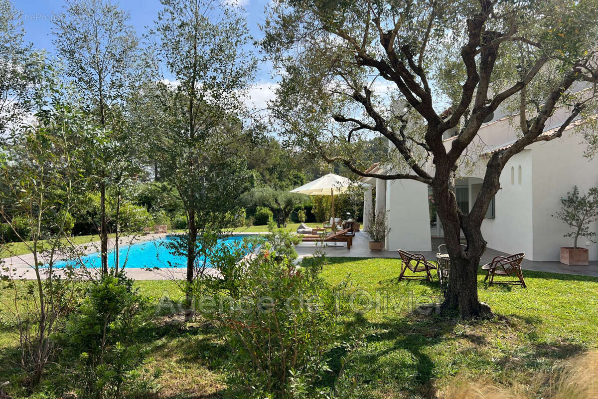 Maison à ROQUEFORT-LES-PINS