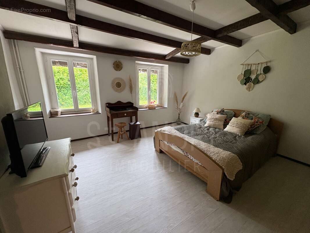 Maison à SAINT-PIERRE-DE-BRESSIEUX