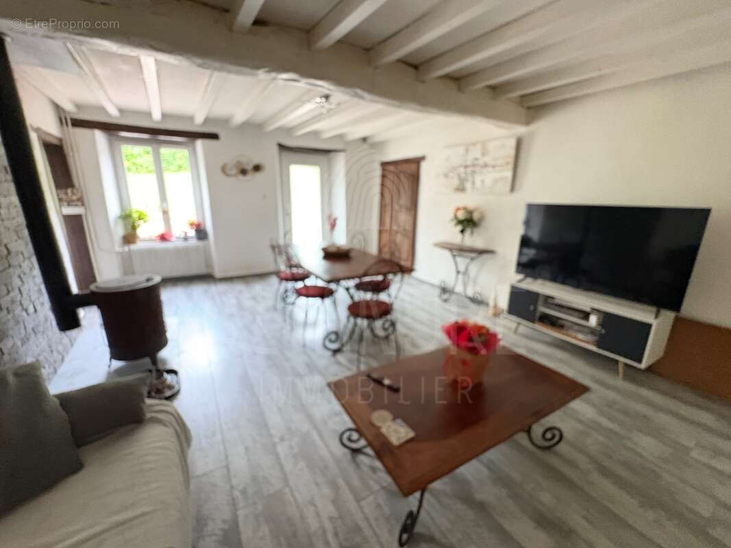 Maison à SAINT-PIERRE-DE-BRESSIEUX