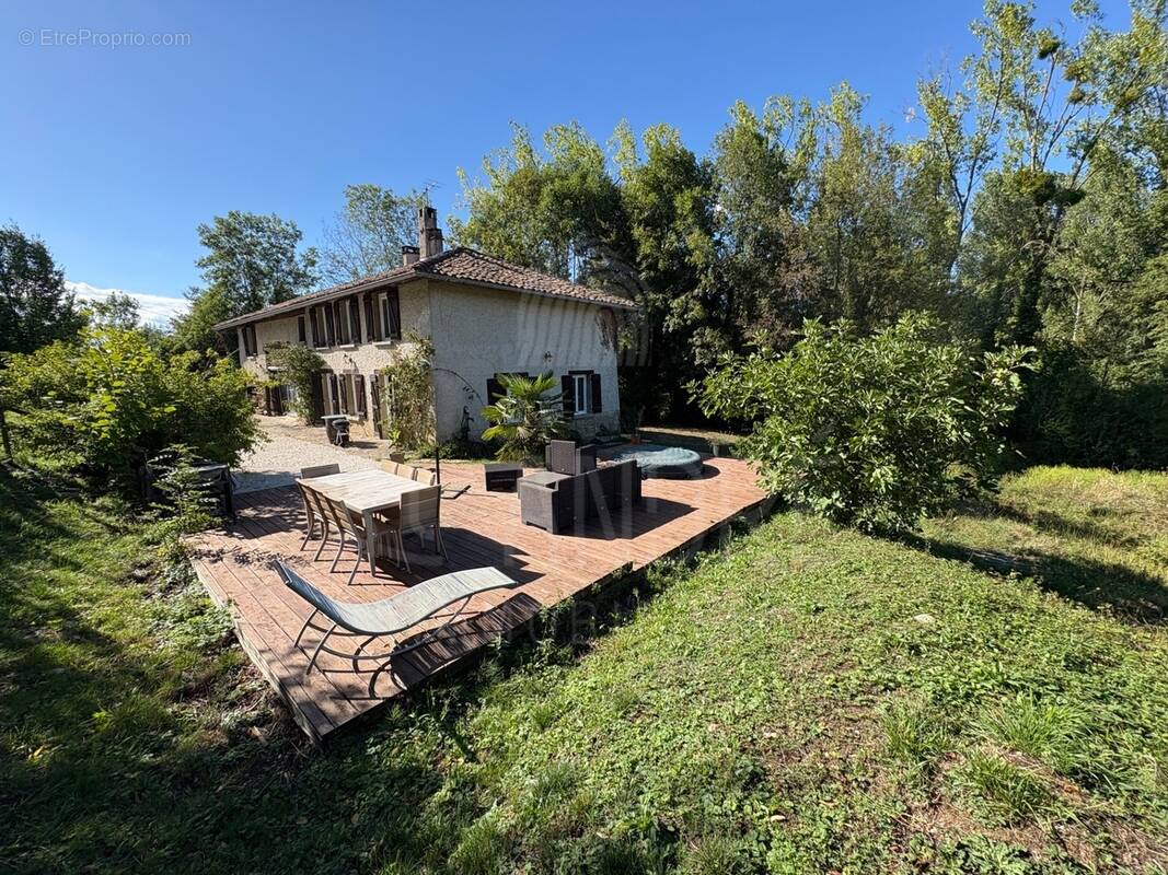 Maison à SAINT-PIERRE-DE-BRESSIEUX