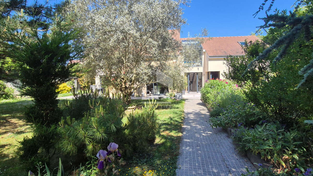 Maison à BRIE-COMTE-ROBERT