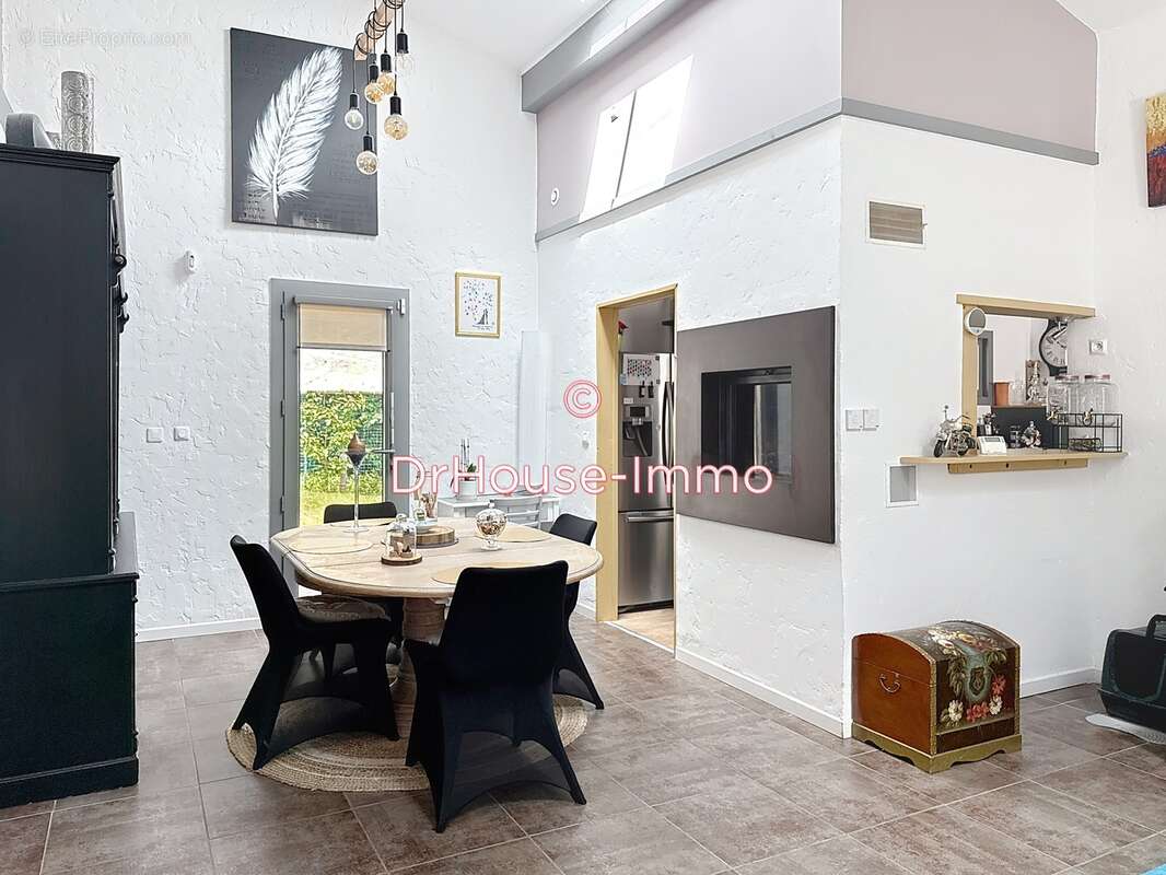 Maison à NOTRE-DAME-DE-SANILHAC