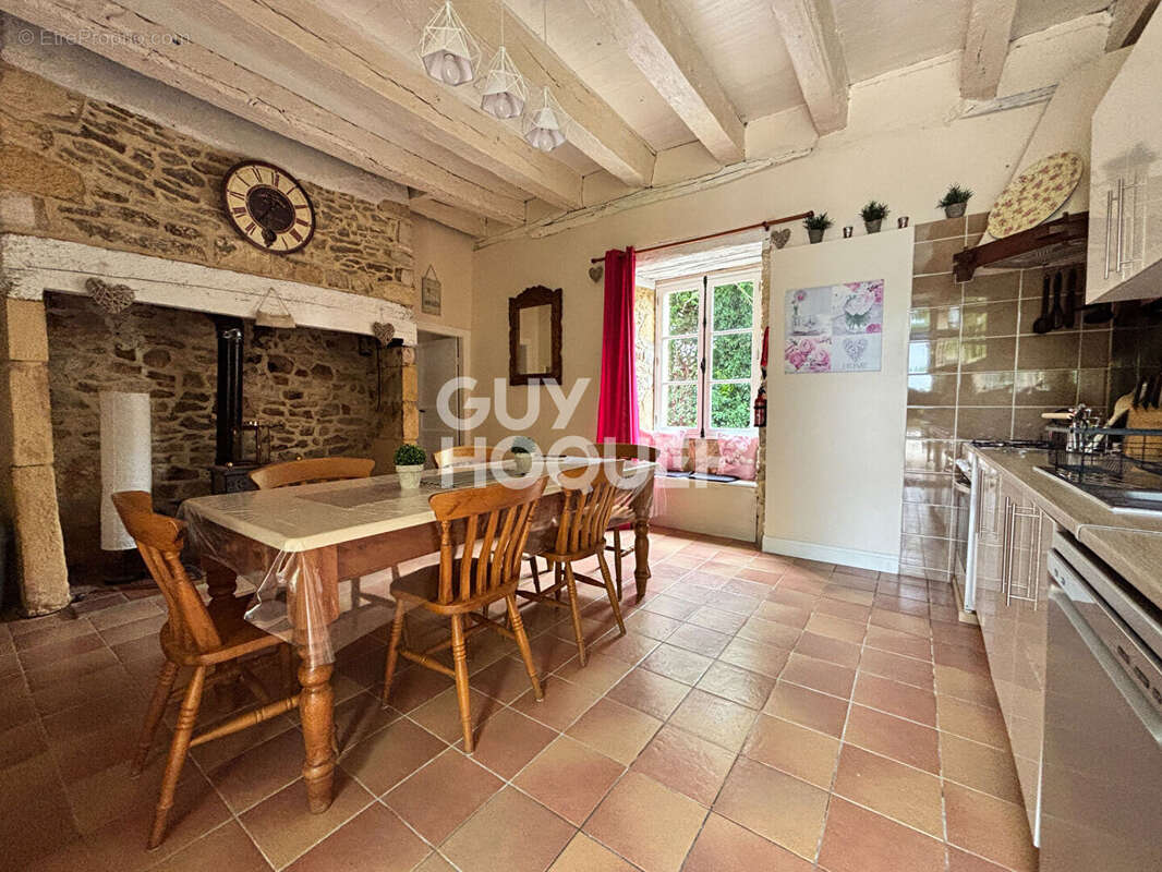 Maison à NADAILLAC-DE-ROUGE