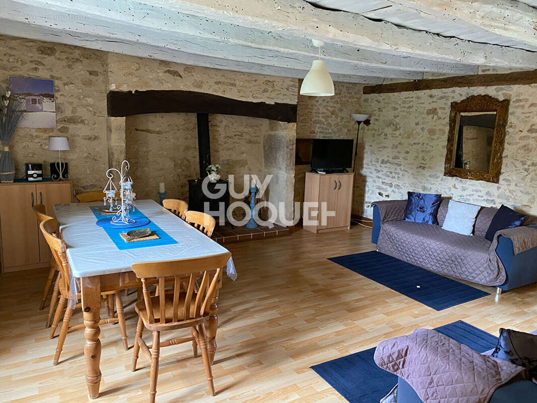 Maison à NADAILLAC-DE-ROUGE