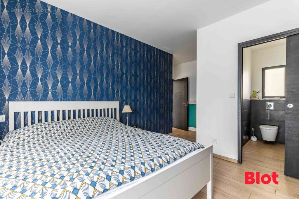 Maison à NOYAL-CHATILLON-SUR-SEICHE