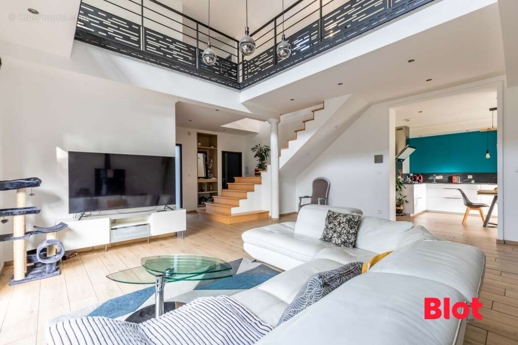 Maison à NOYAL-CHATILLON-SUR-SEICHE