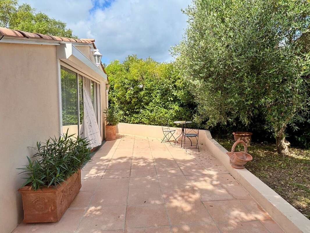 Maison à ROQUEBRUNE-SUR-ARGENS