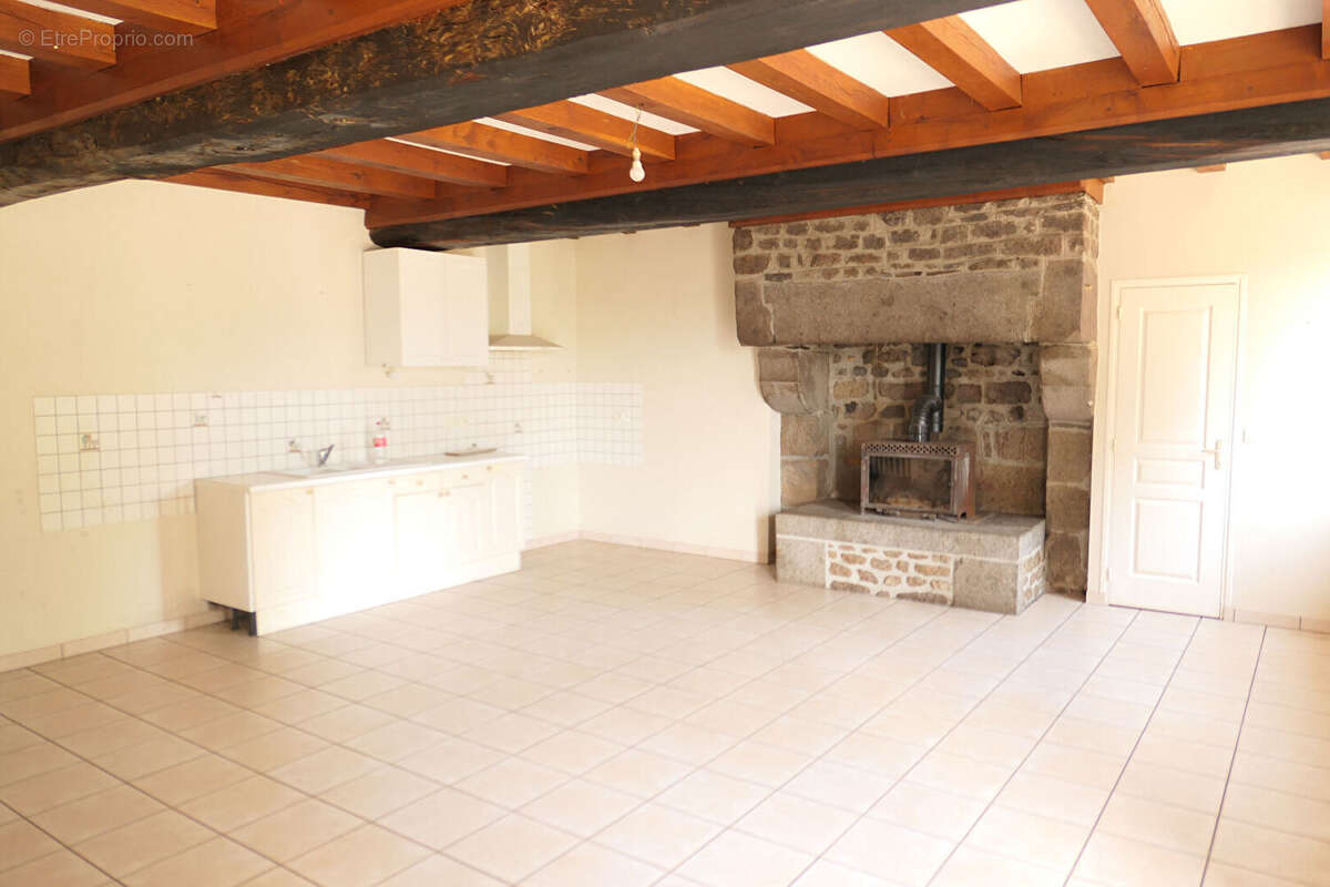 Maison à SAINT-POIS