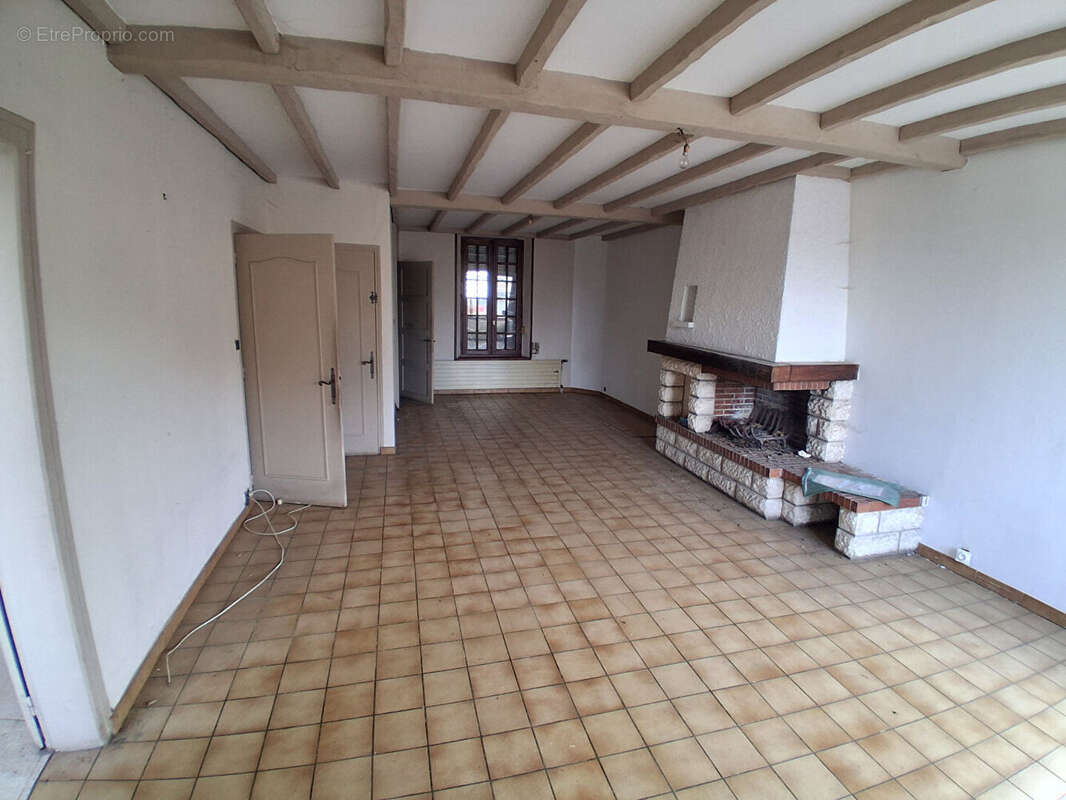 Maison à ETREAUPONT