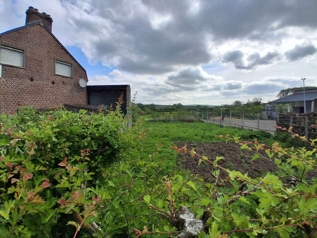 Maison à ETREAUPONT